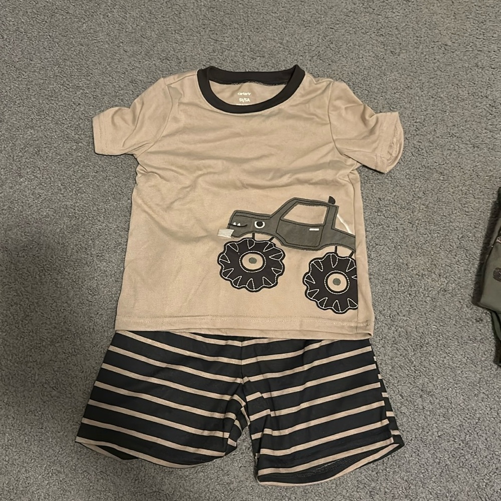 Boys pajama short set - 5T